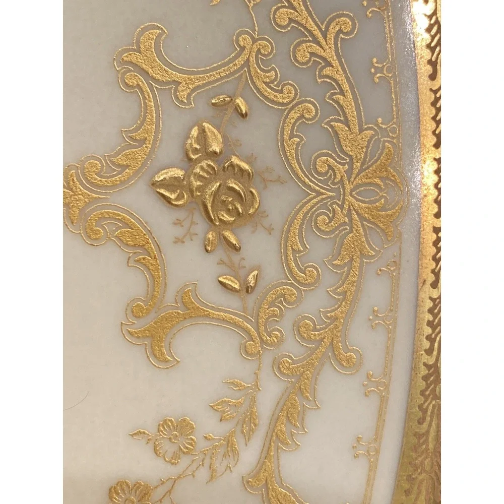 Antique Hutschenreuther Hohenberg Beautiful Intricate Ivory & Gold Plate 10.75